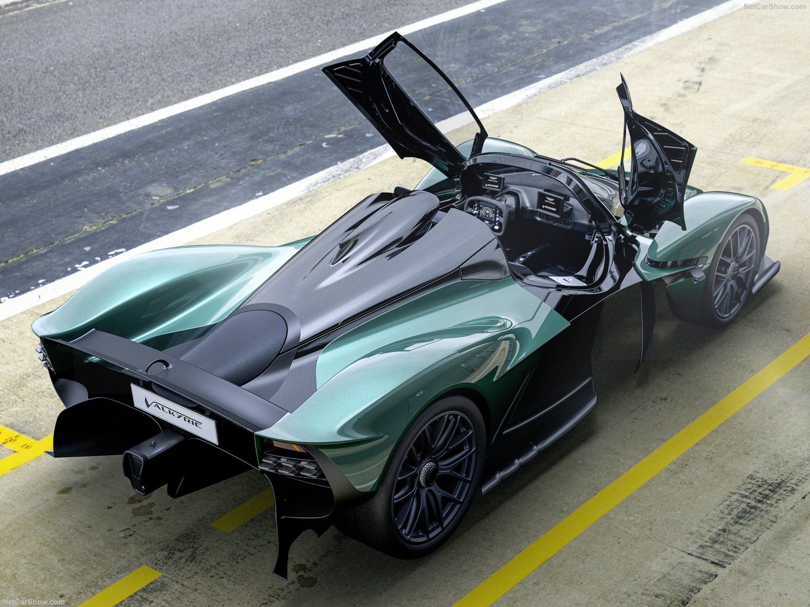 A Guide To Buying A 2023 Aston Martin Valkyrie