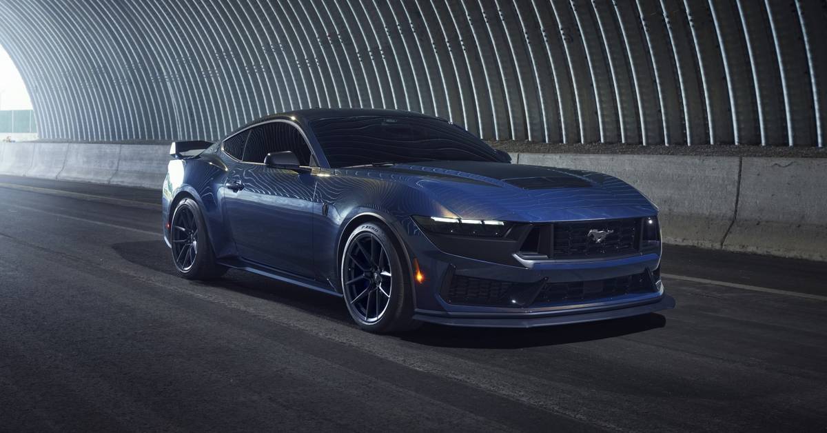 Ford Mustang Gets Meaner From A 1971 Cobra Jet V8 To The New Coyote V8 Dark  HorseFord Mustang Gets Meaner From A 1971 Cobra Jet V8 To The New Coyote V8  Dark Horse, image size:1600x900