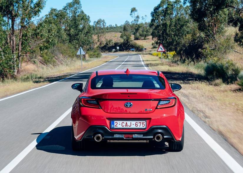 Could The Toyota GR86 Beat The Nissan 400Z?