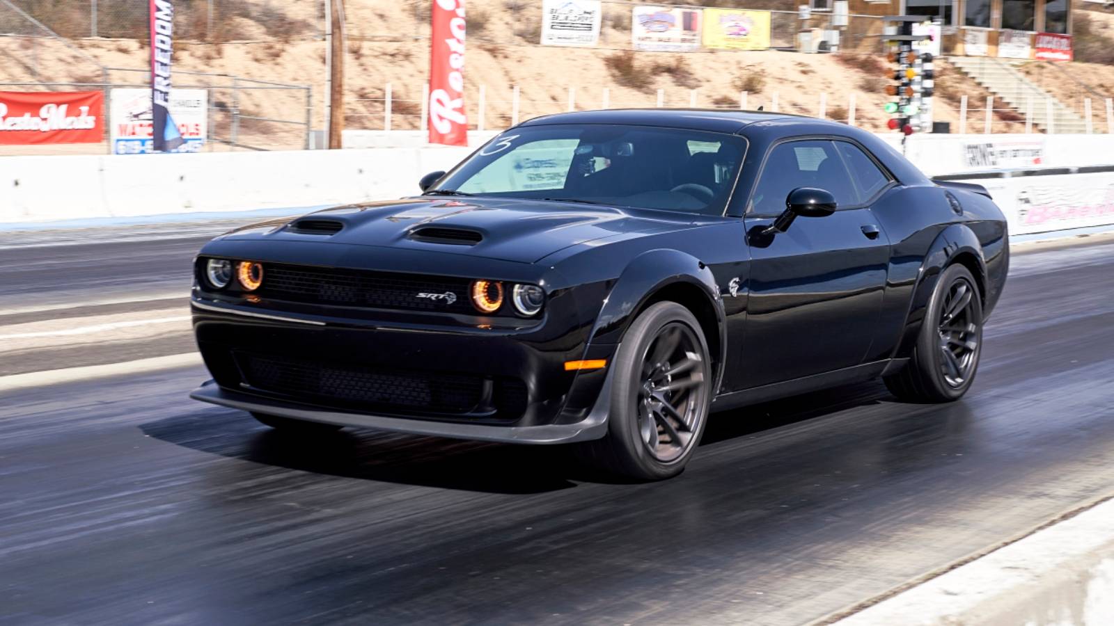 Watch This 2022 Camaro ZL1 Smoke A 700-HP 2022 Hellcat SRT In A Drag Race