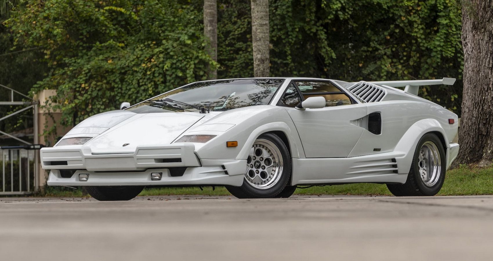 The Real Story Behind The Wrecked Lamborghini Countach From The Wolf Of ...