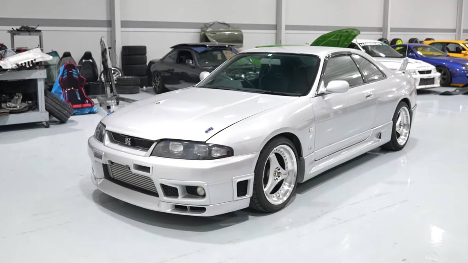 See Adam LZ Report Back After Buying The Perfect R33 Nissan Skyline GT-R