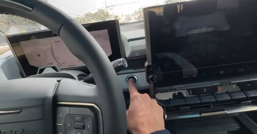The New GMC Hummer EV Breaks Down And Leaves The Owner Frustrated And ...
