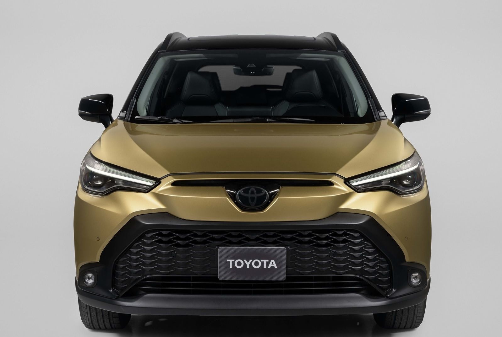 Toyota Corolla Cross Hybrid Gold Front