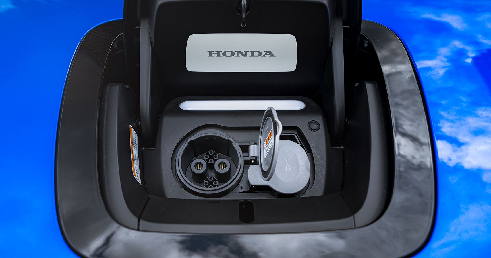 Honda e fast charging port
