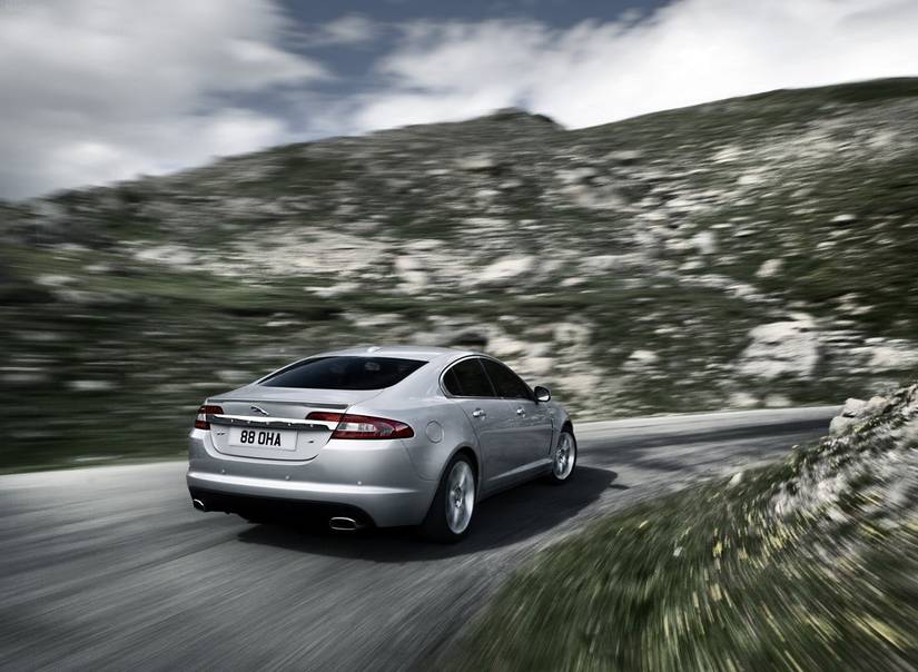 These Are Our Favorite Features Of The Jaguar XF Supercharged