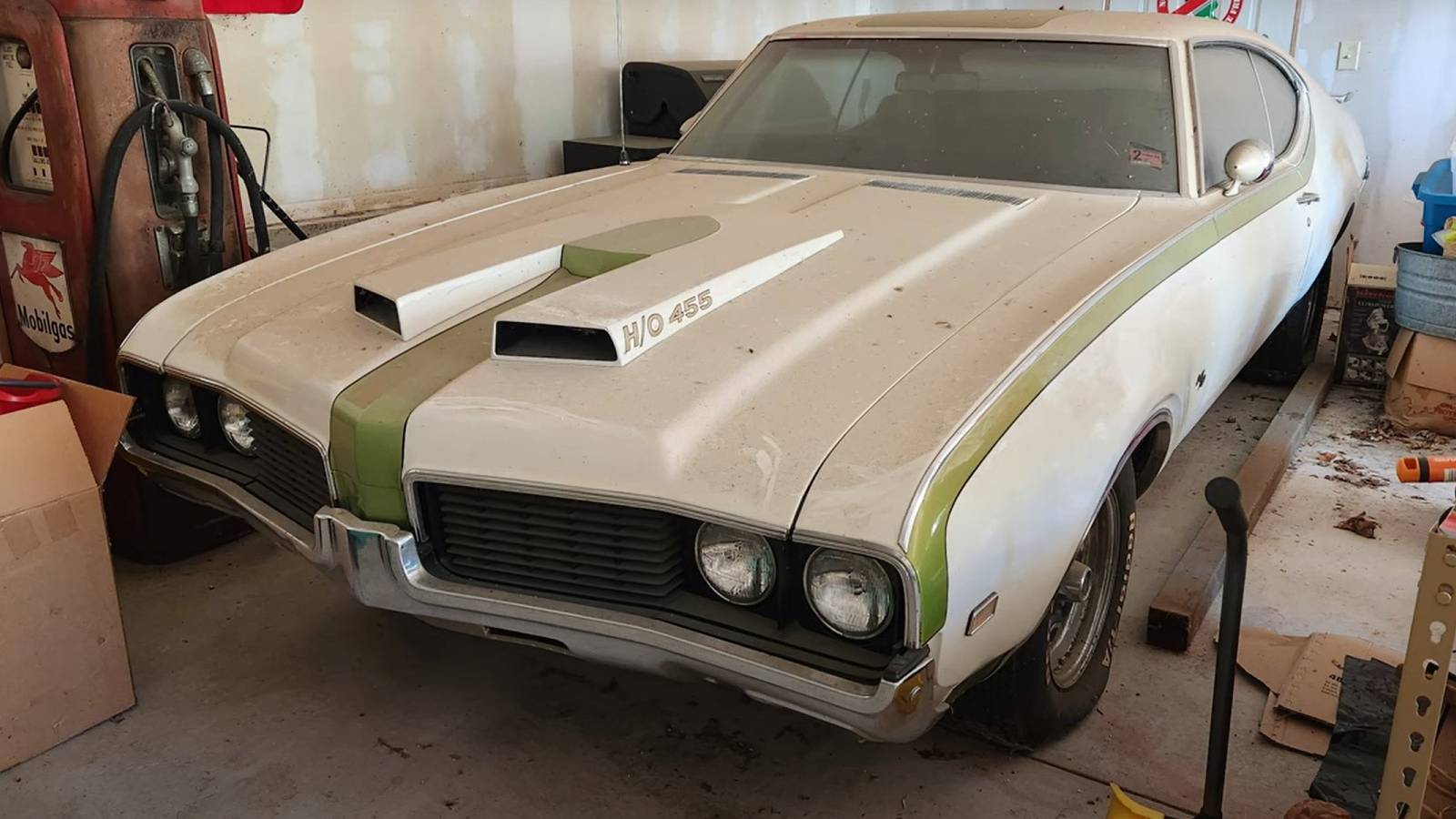 Barn Find Expert Unexpectedly Uncovers A Dodge Superbee And An ...