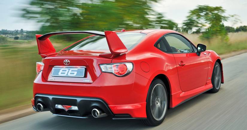 10 Modern Sports Cars That Look Much Faster Than They Are
