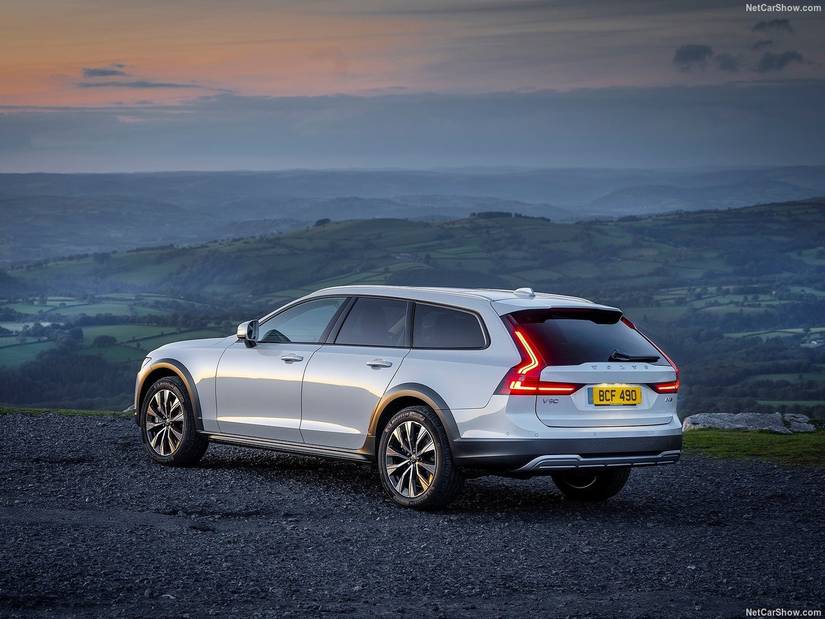 10 Reasons Why The Volvo V90 Cross Country Is A Serious Winter Wagon