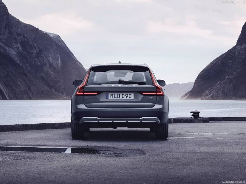 10 Reasons Why The Volvo V90 Cross Country Is A Serious Winter Wagon
