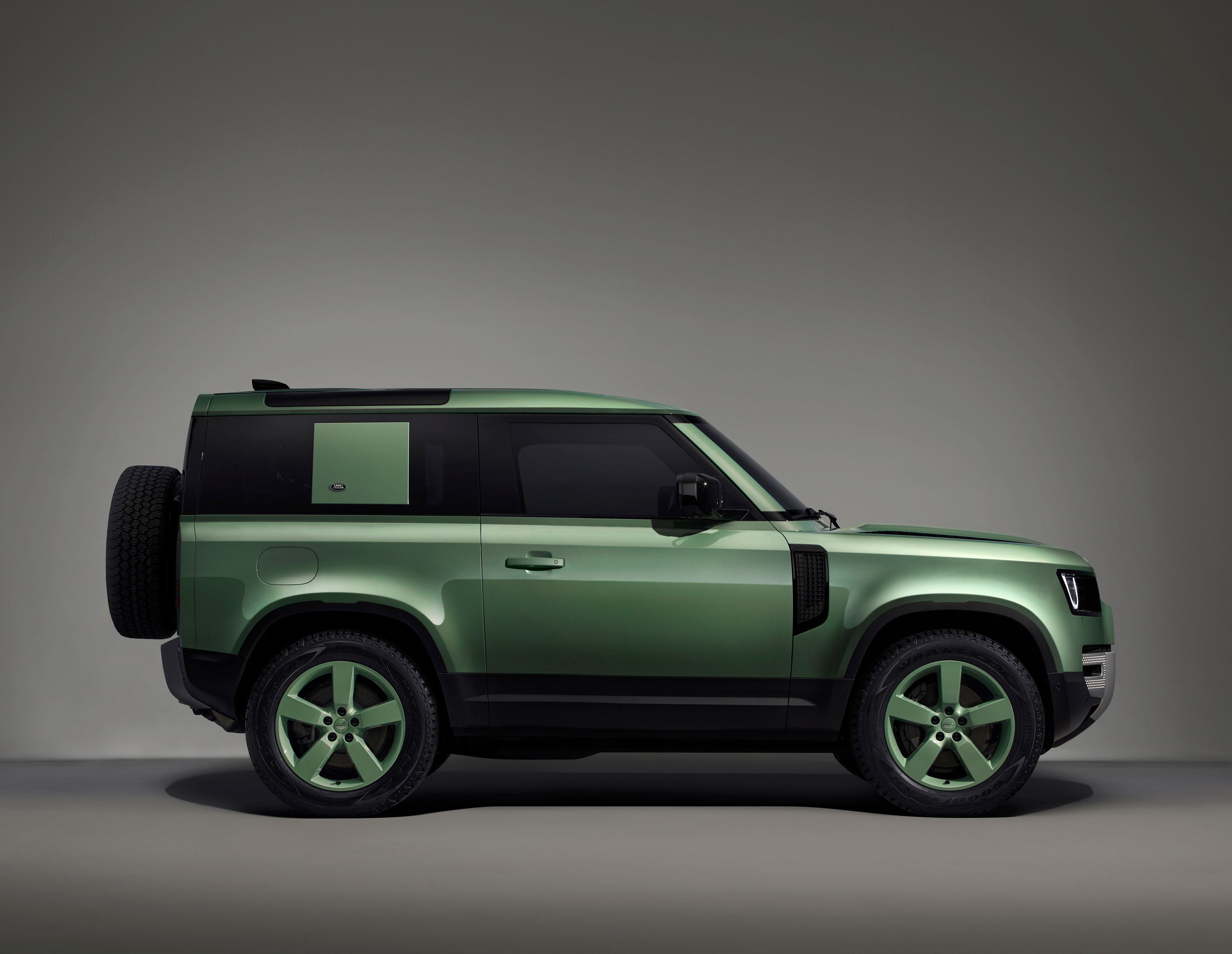 These Are Our Favorite Features Of The 2023 Land Rover Defender