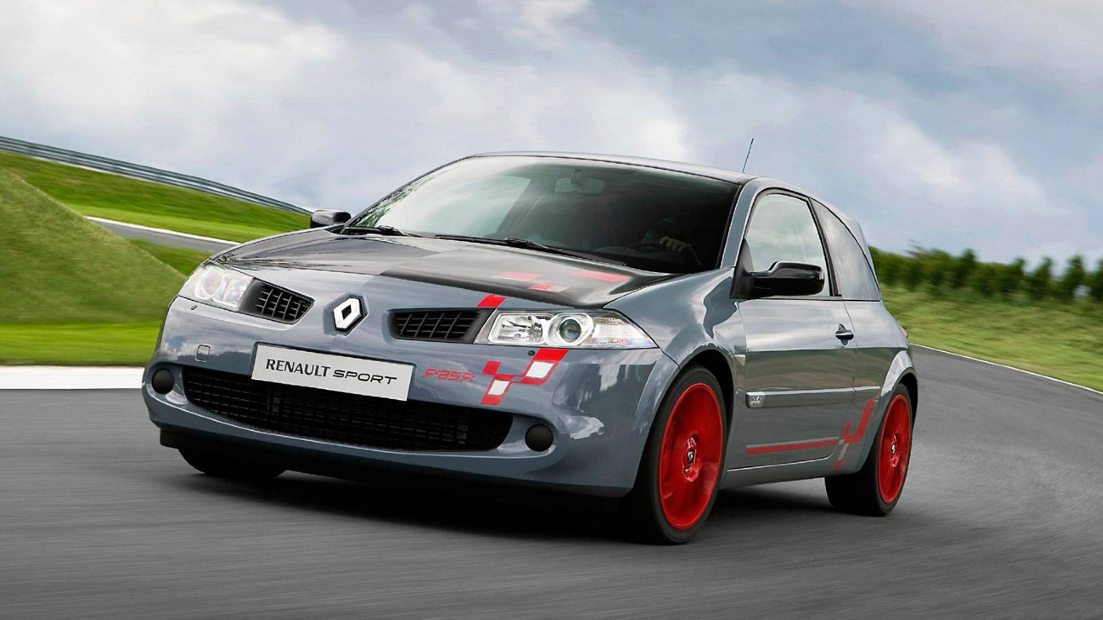 10 Reasons Why The Renault R26.R Is Known As The GT3 Of Hot Hatches