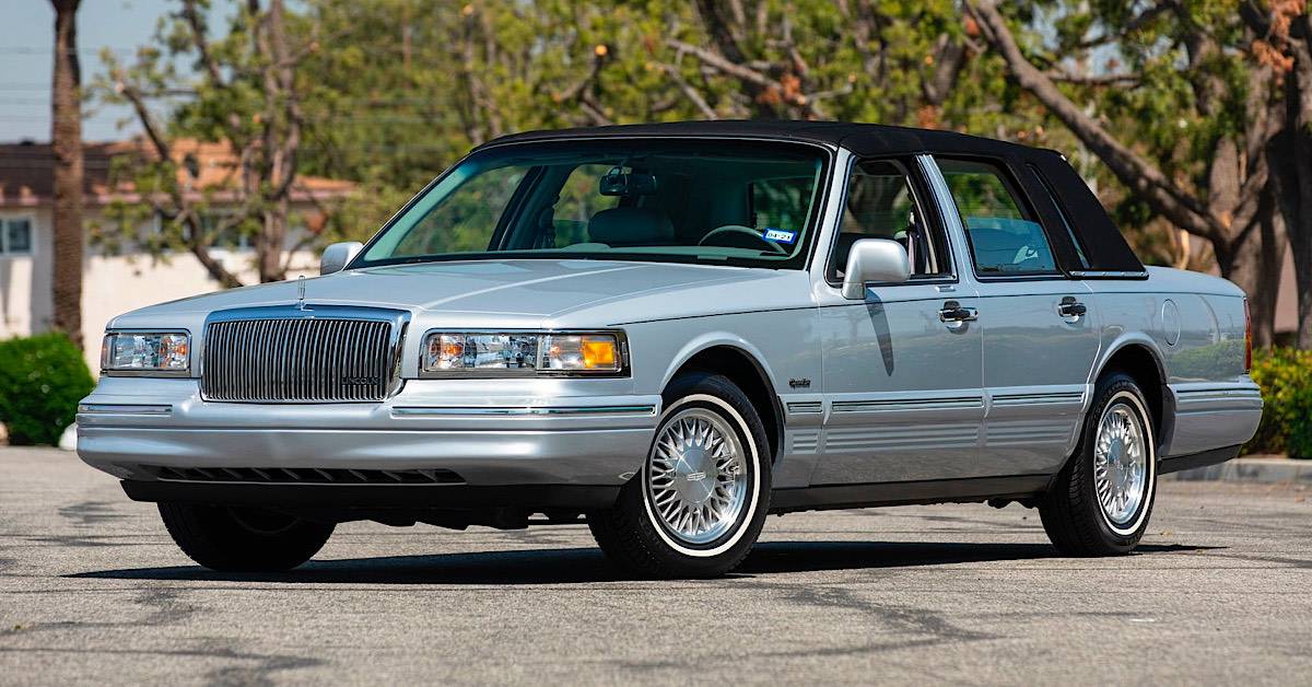 The 2nd Gen Lincoln Town Car Is One Of The Greatest American Luxury