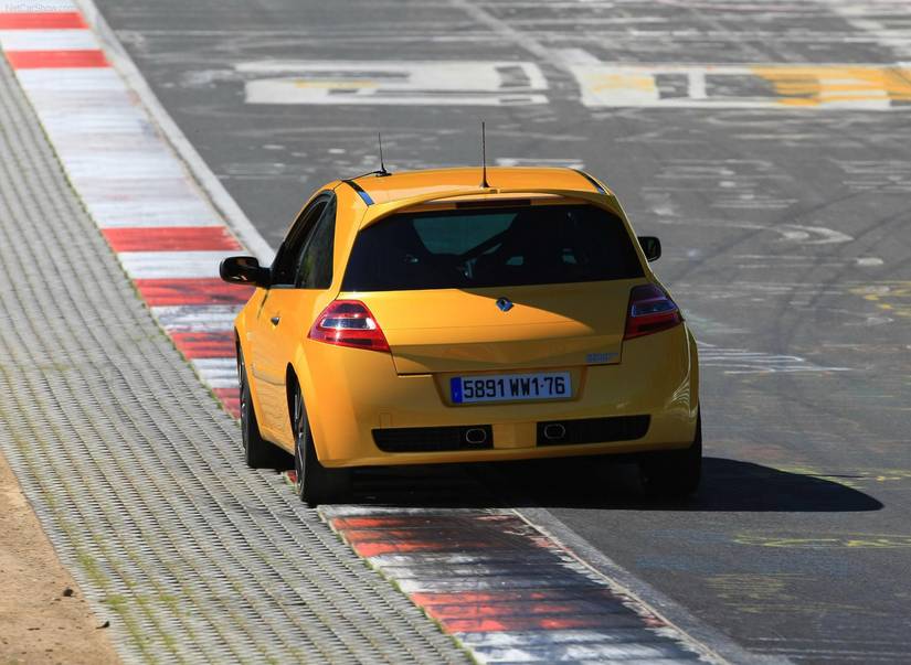 Renault R 26 Racing 10 Reasons Why The Renault R26.R Is Known As The GT3 Of Hot Hatches