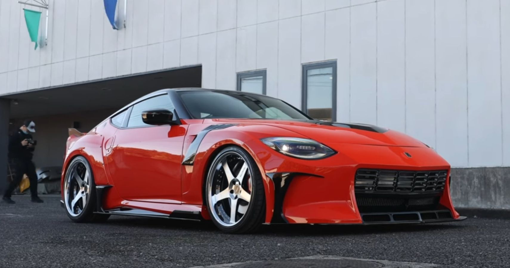 han様★ This Custom Nissan Z Pays Tribute To Han's Mazda RX-7 From Tokyo Drift