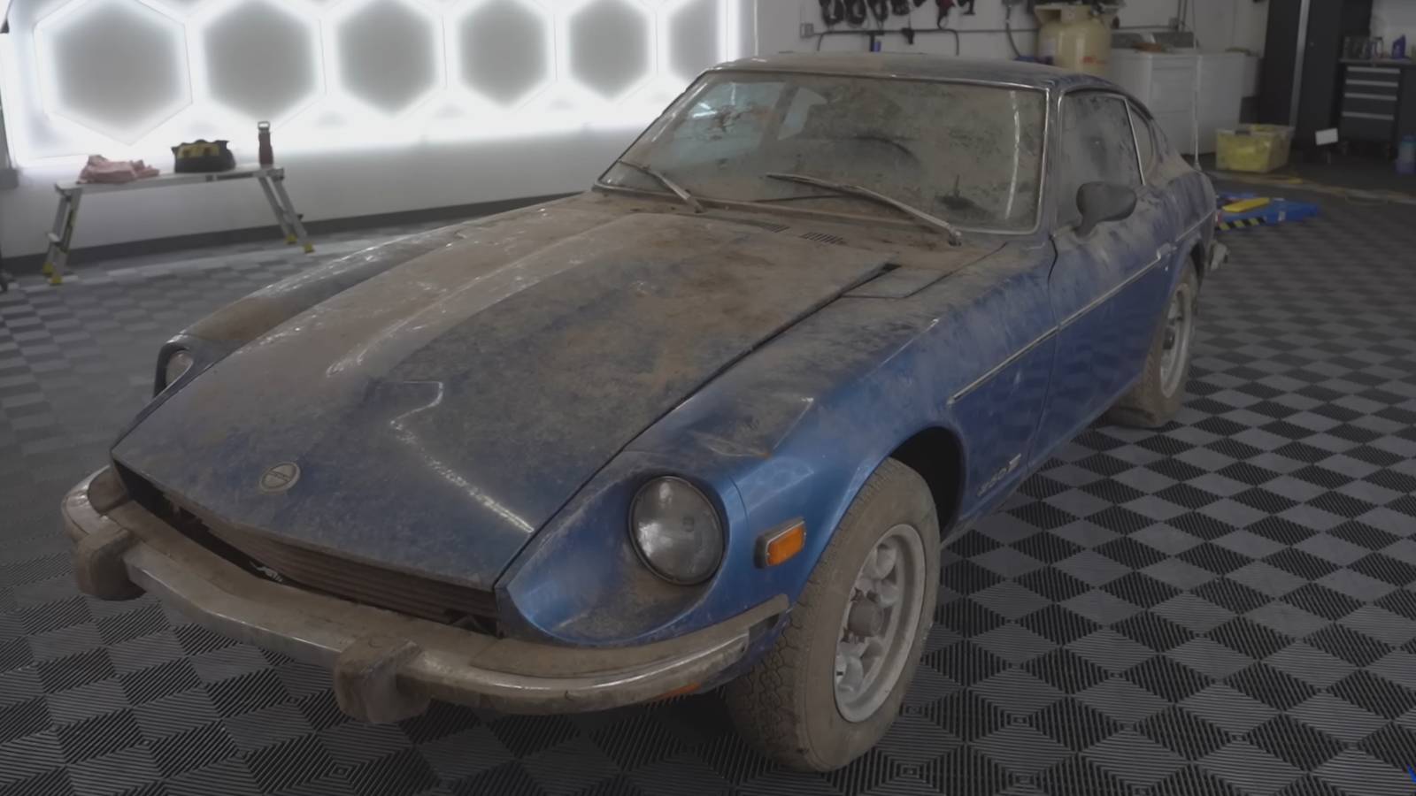 Watch This Abandoned Datsun 260Z Barn Find Be Restored After Two