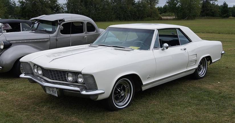 10 Iconic American Cars From The '50s And '60s