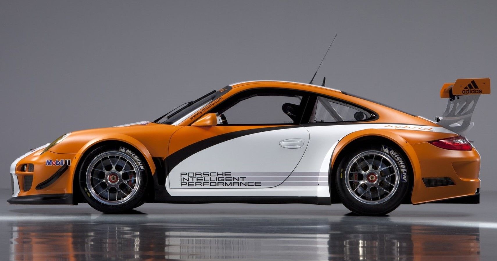 Voiture Télécommandée Porsche 911 GT3 R "Speed Yellow" à L'échelle 1:50 - Compatible Circuit Carrera Hybrid - Avec Application - 10