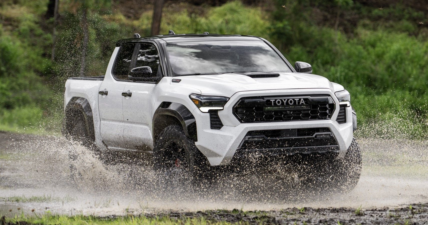 10 Compact Pickup Trucks With Surprisingly Powerful Engines