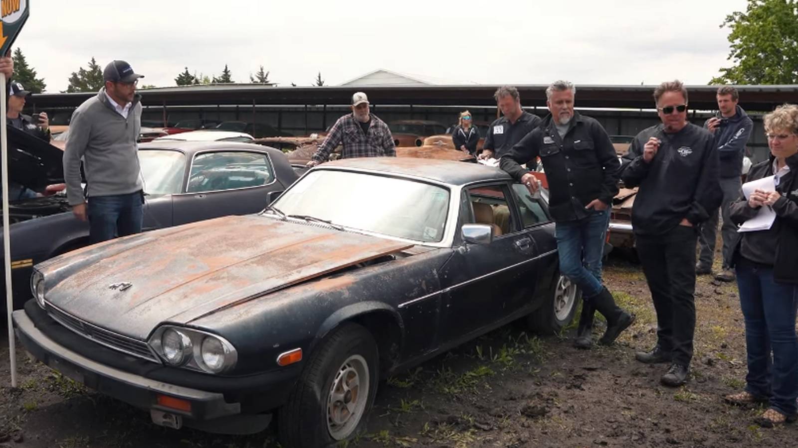 Dennis Collins Gets Richard Rawlings' Help Selling A Cannonball Run Classic During 200 Car Auction
