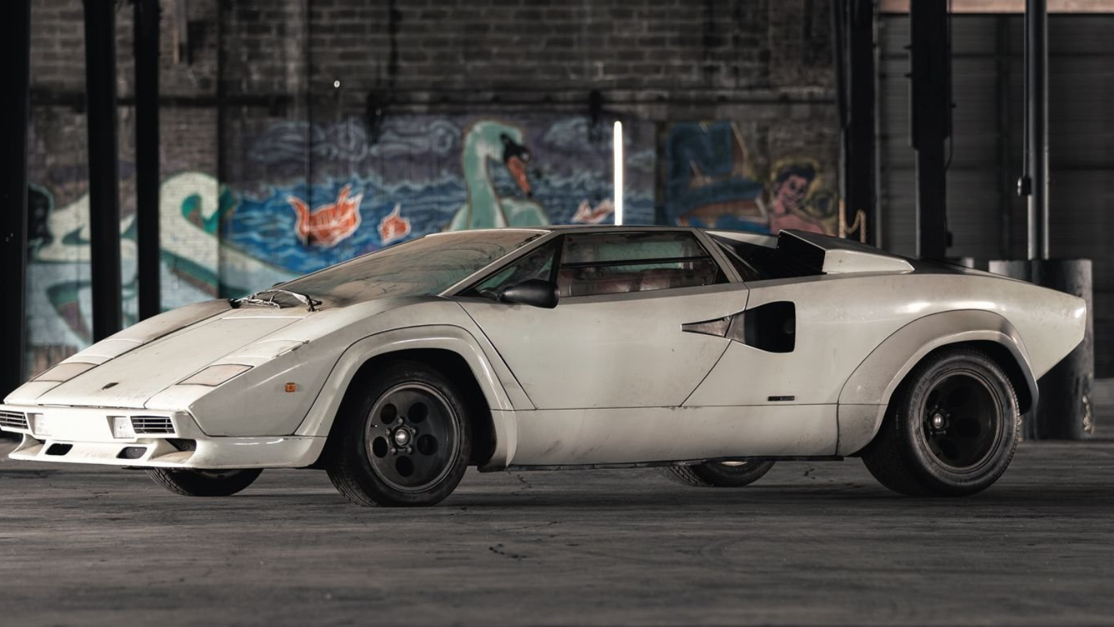 This Dusty Lamborghini Countach Is A Rare 80’s Supercar With A ...