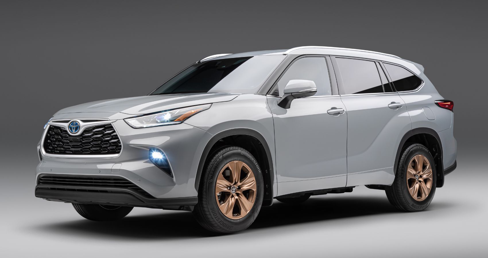 Why The 2023 Toyota Highlander Hybrid Is Better Than The Ford Explorer