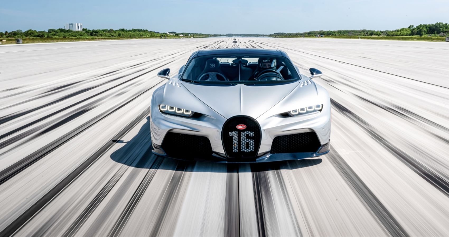 The Bugatti Chiron Hits 304 MPH in World Record Top Speed Run