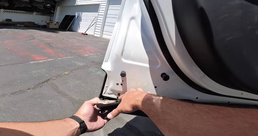 Rivian R1T Owner Hates These Major Design Flaws Of His Electric Pickup ...