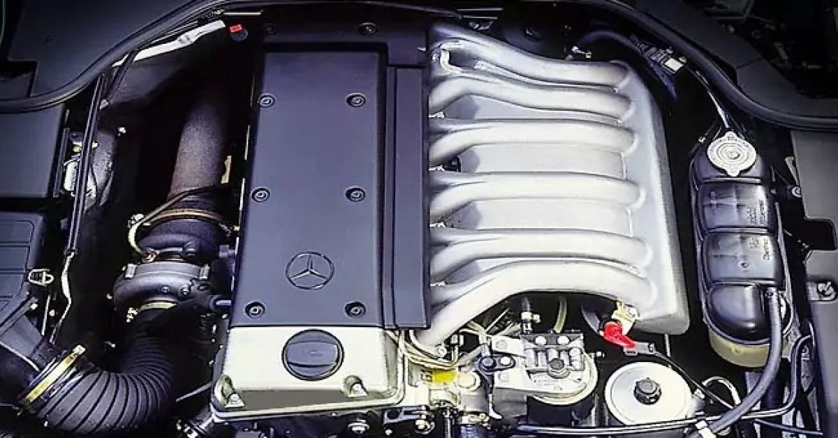 Mercedes-Benz OM606 engine bay