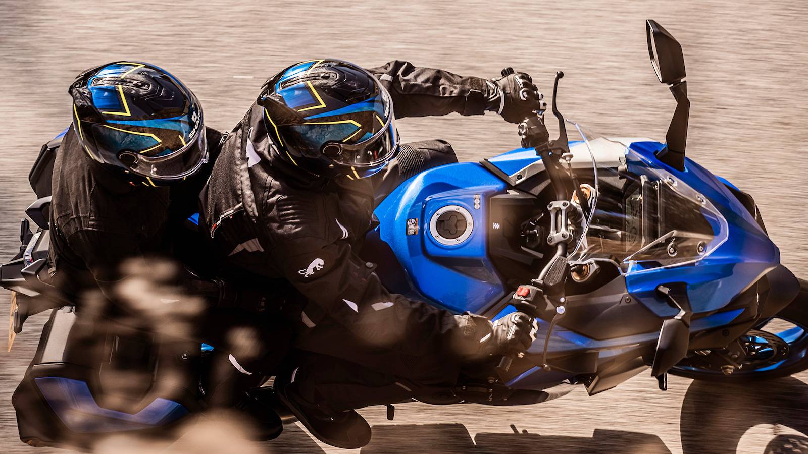 This Inline-Four Touring Bike Eats 500-Mile Days Without Beating You Up This Inline-Four Touring Bike Eats 500-Mile Days Without Beating You Up