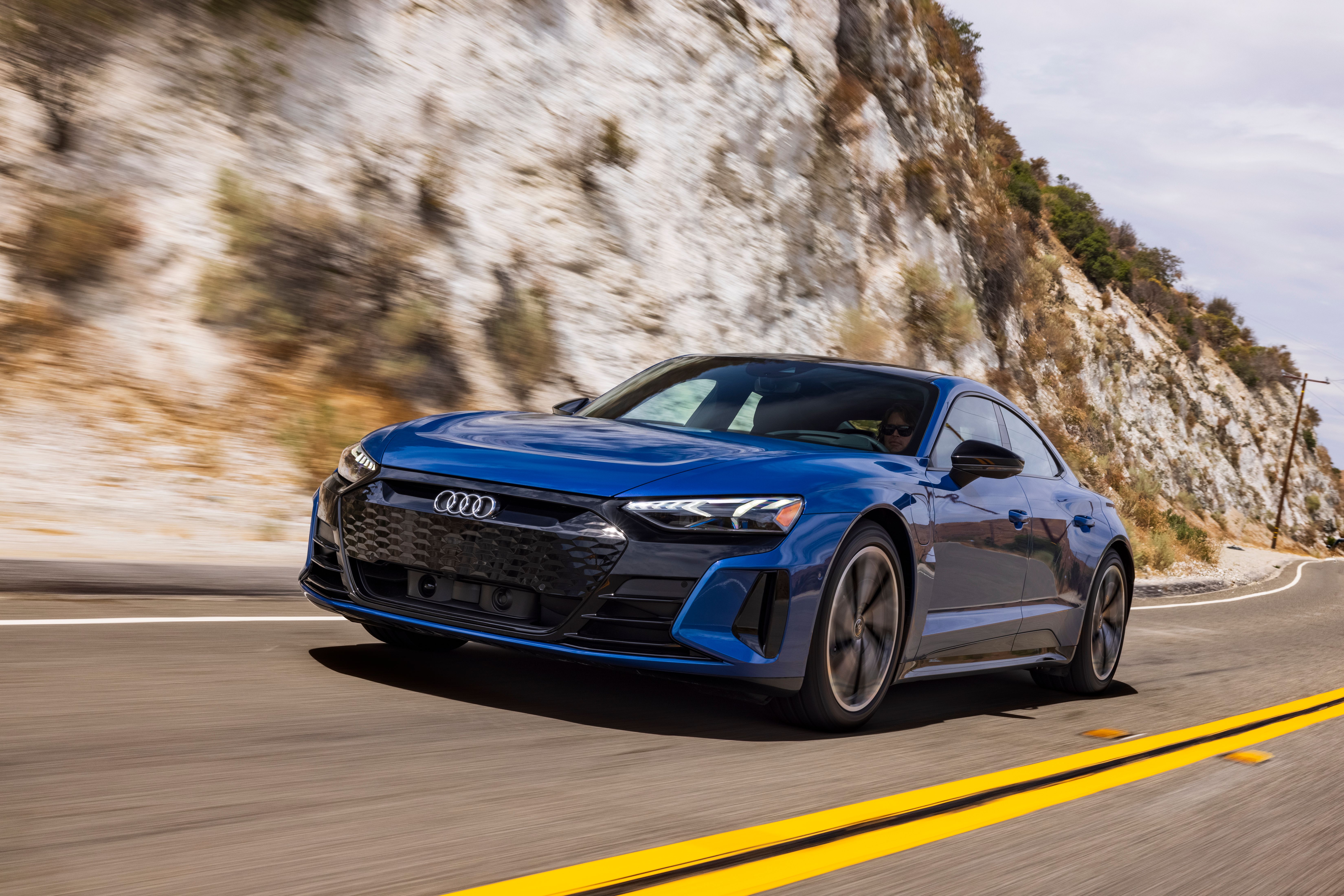 Condução do Audi RS e-tron GT azul