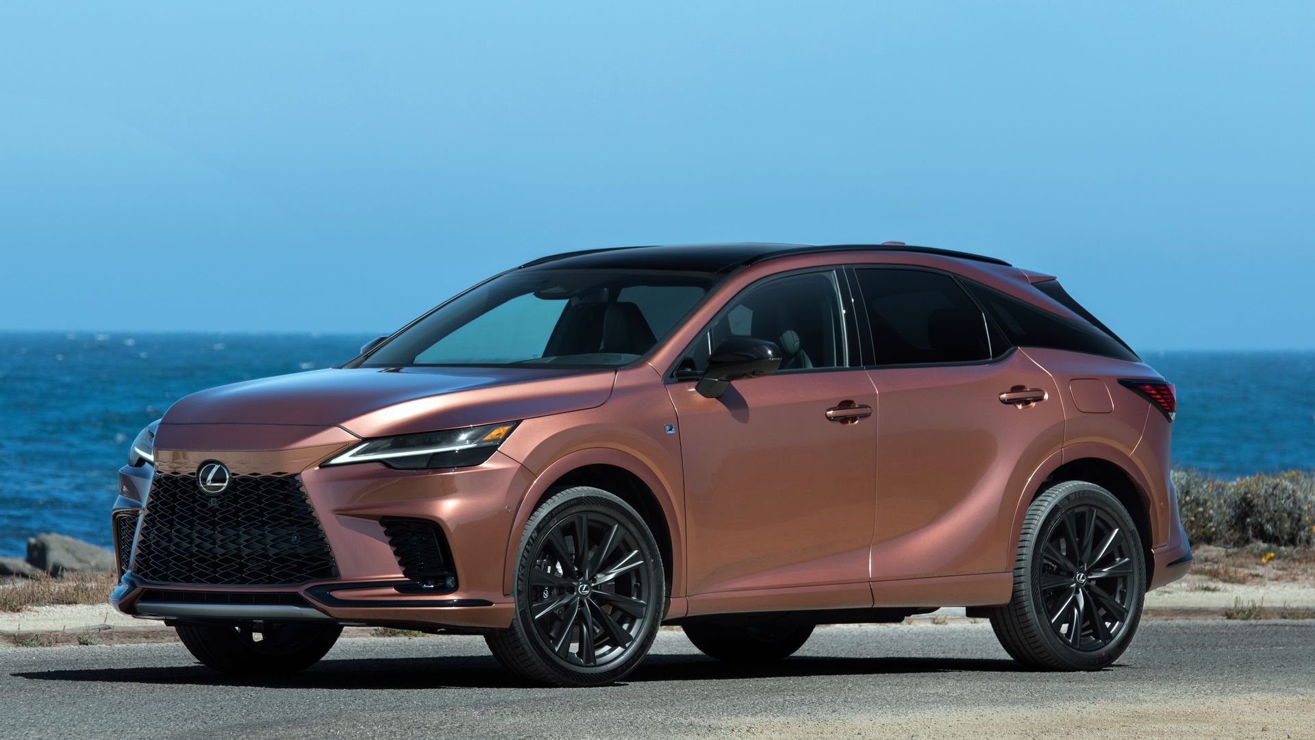 OK!　Lexus RX500h F SPORT Performance 2023 Lexus RX500h F Sport Performance - MotorWeek