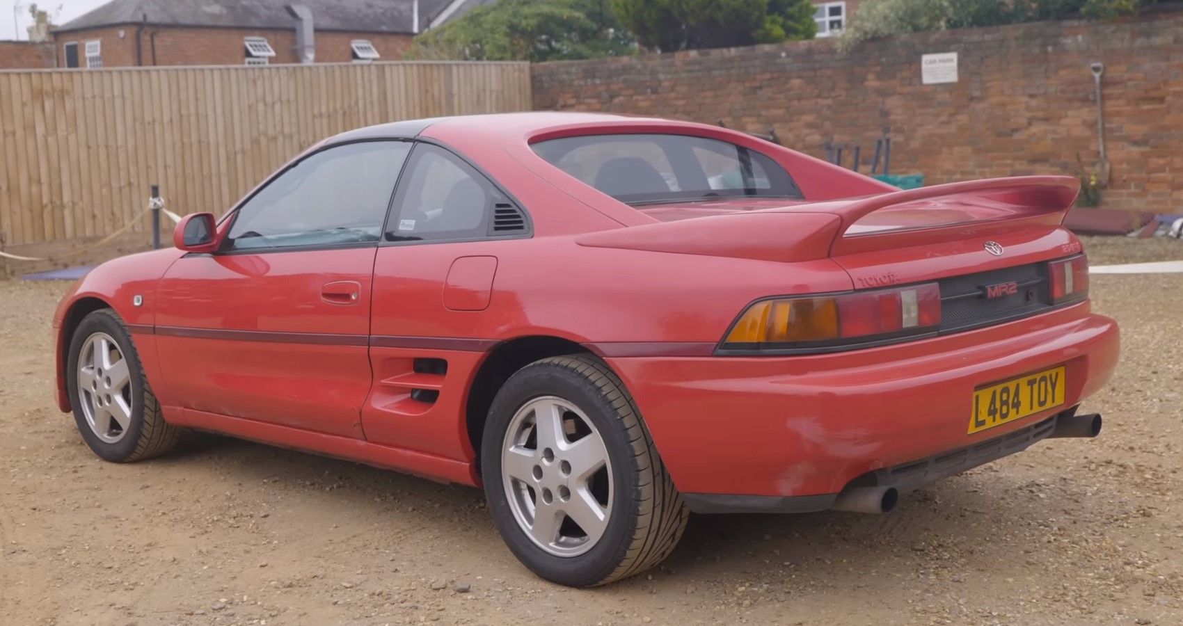 Why This Mid-Engined Toyota MR2 Is One Of The Last Affordable