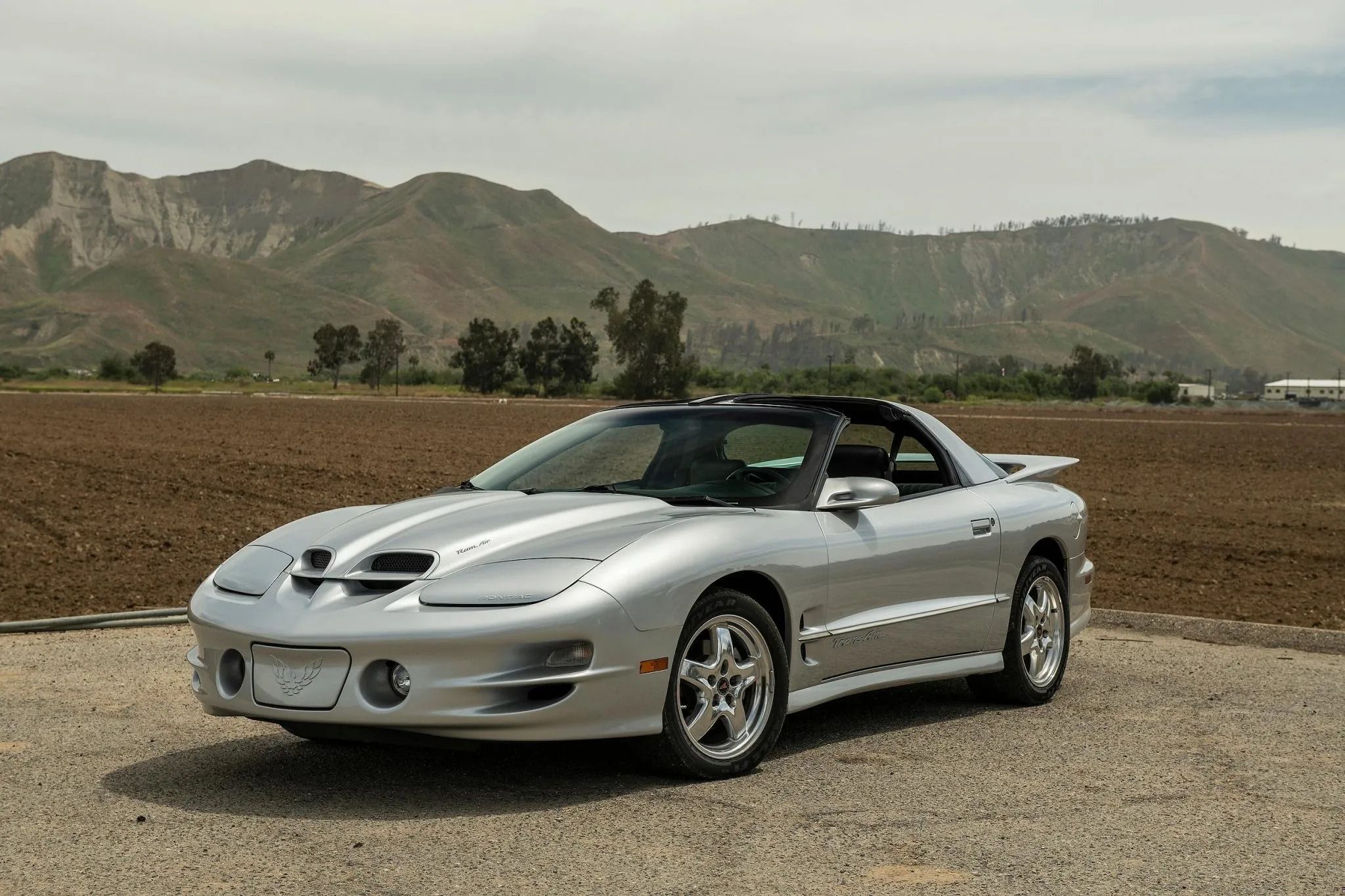 银色 2002 庞蒂亚克火鸟 Trans Am WS6