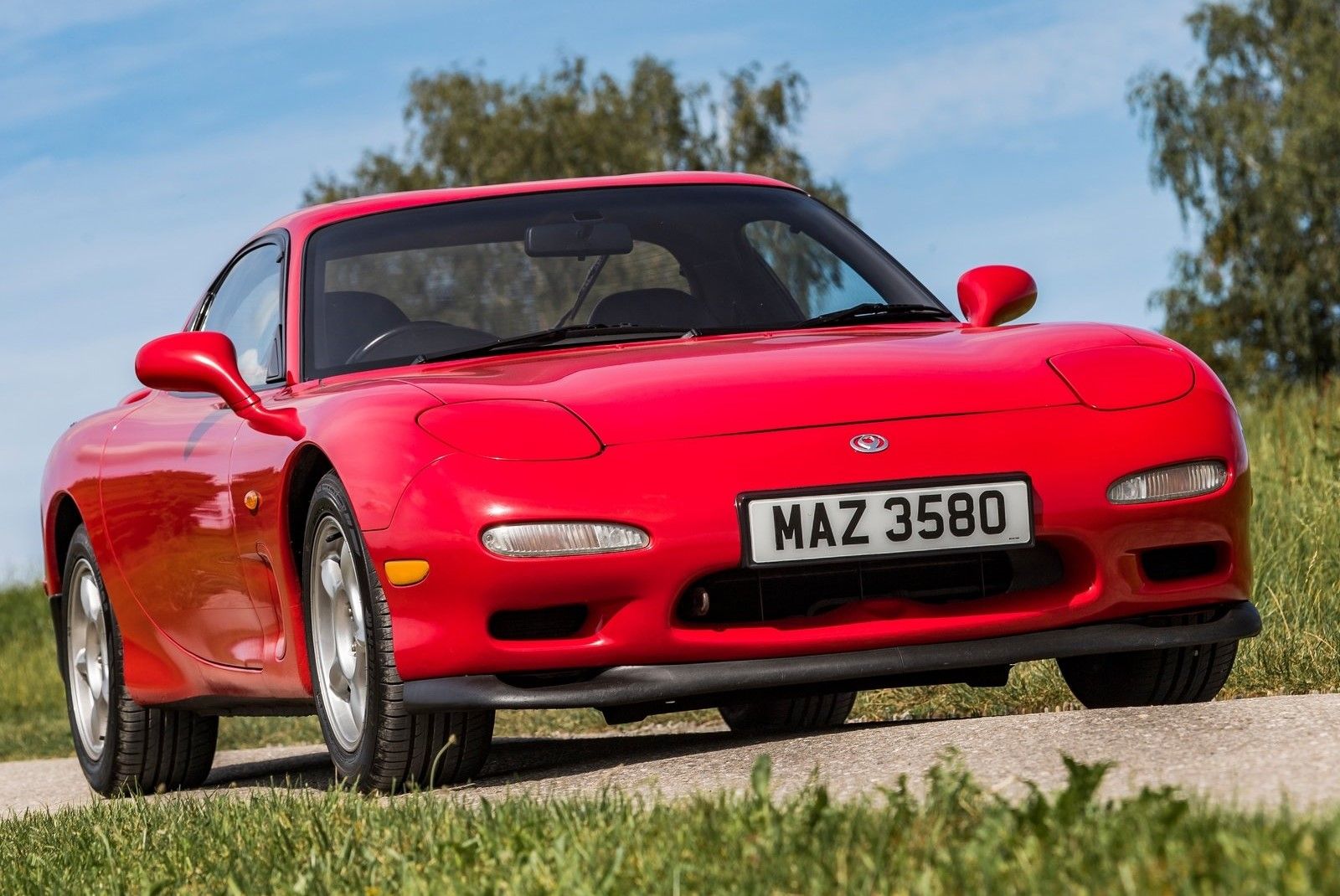 Mazda RX-7 With Just 8,800 Miles Looks Brand New After A Wash