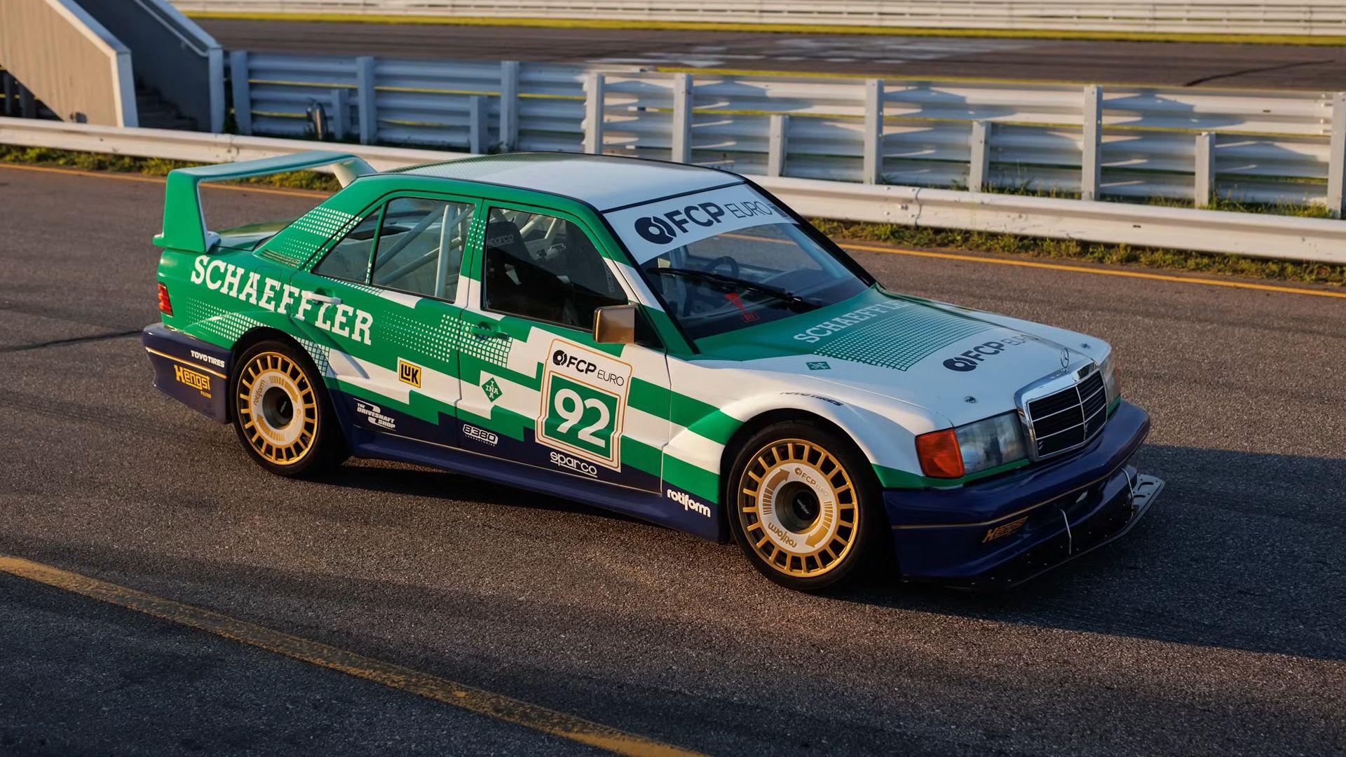 This Mercedes 190e 