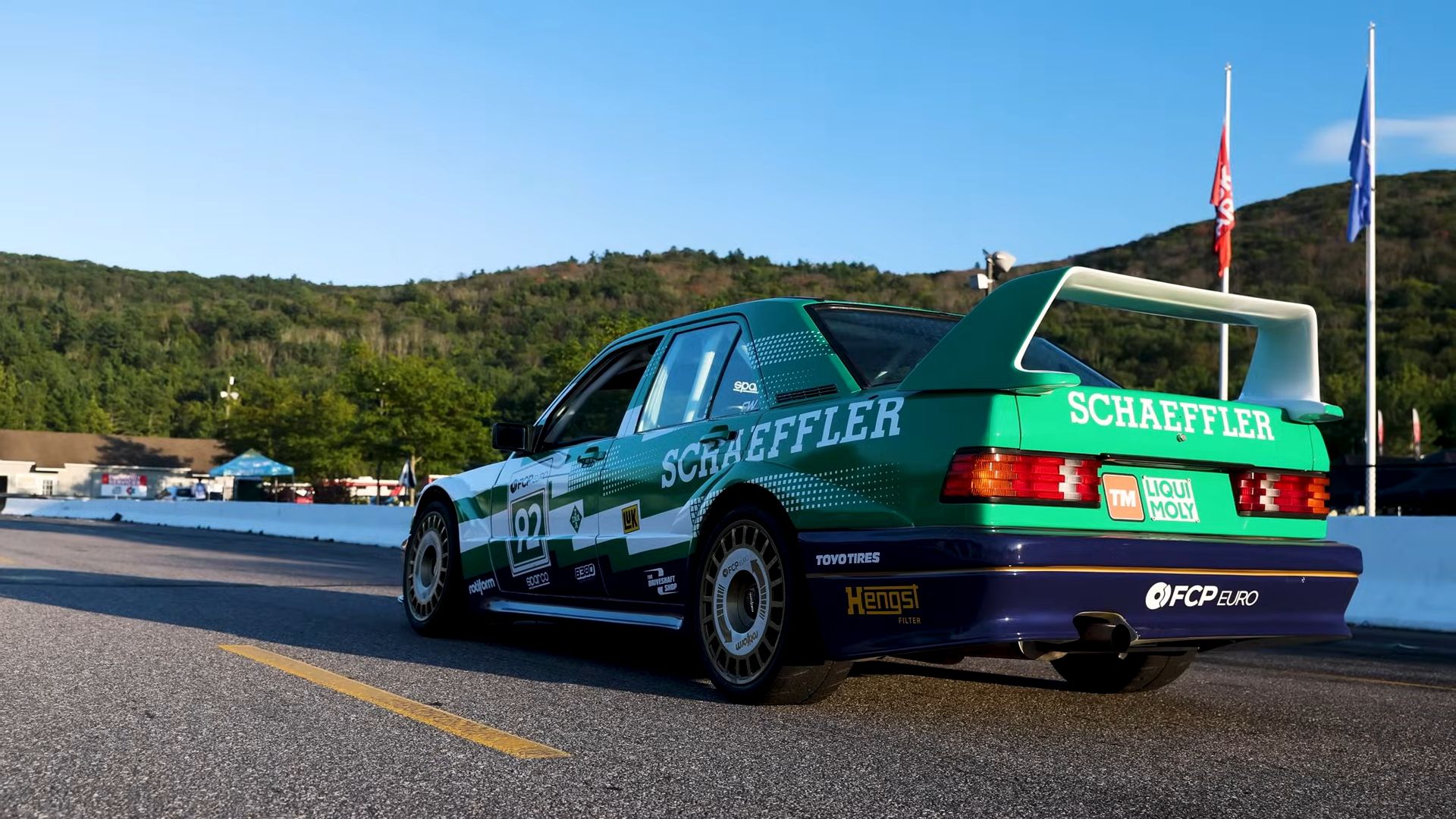This Mercedes 190e 