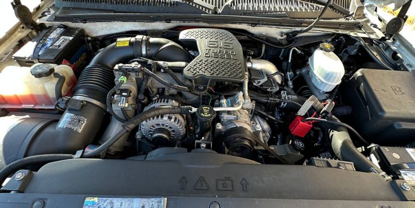 10 Reasons The Chevrolet 6.6-Liter Duramax Is A Great Truck Engine