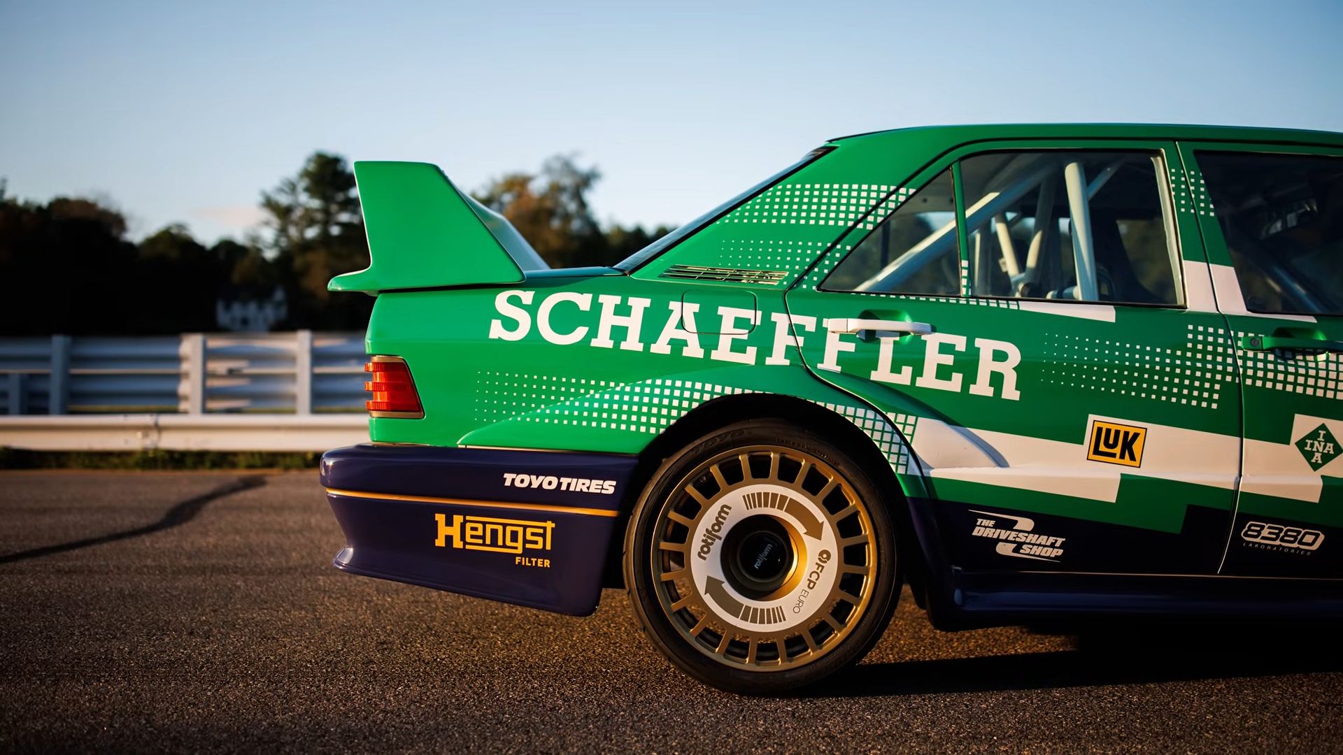This Mercedes 190e 