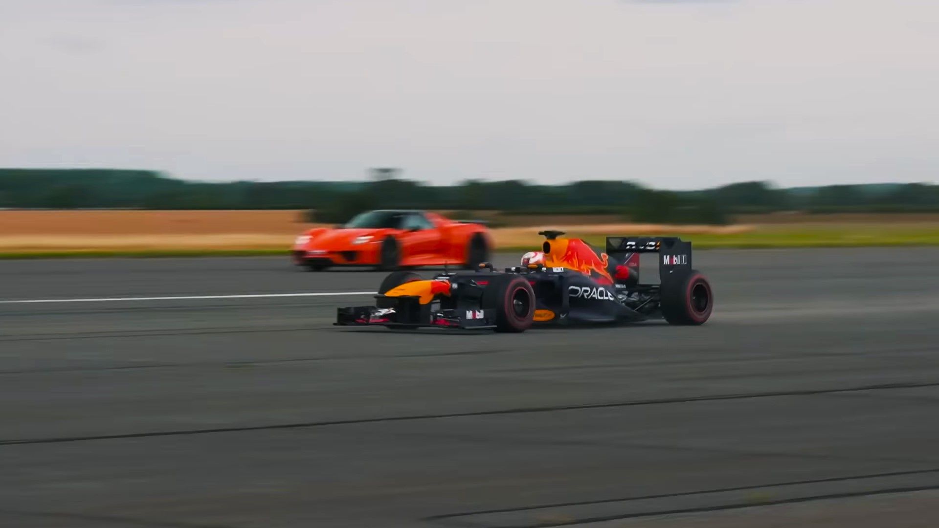 Watch A Porsche 918 Spyder And Red Bull F1 Car Destroy A Bugatti Veyron ...