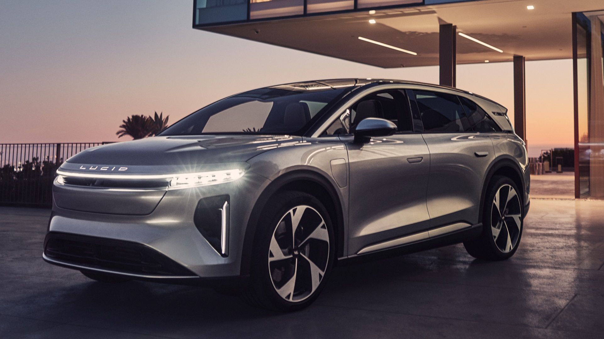 Lucid Gravity SUV boasts over 440 EV miles, sub-$80,000 base price