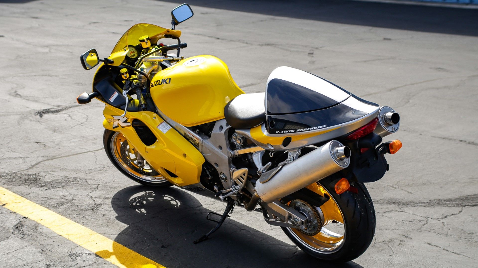 Why The Notorious Suzuki TL1000 Is An Impressive 90s Sport Bike