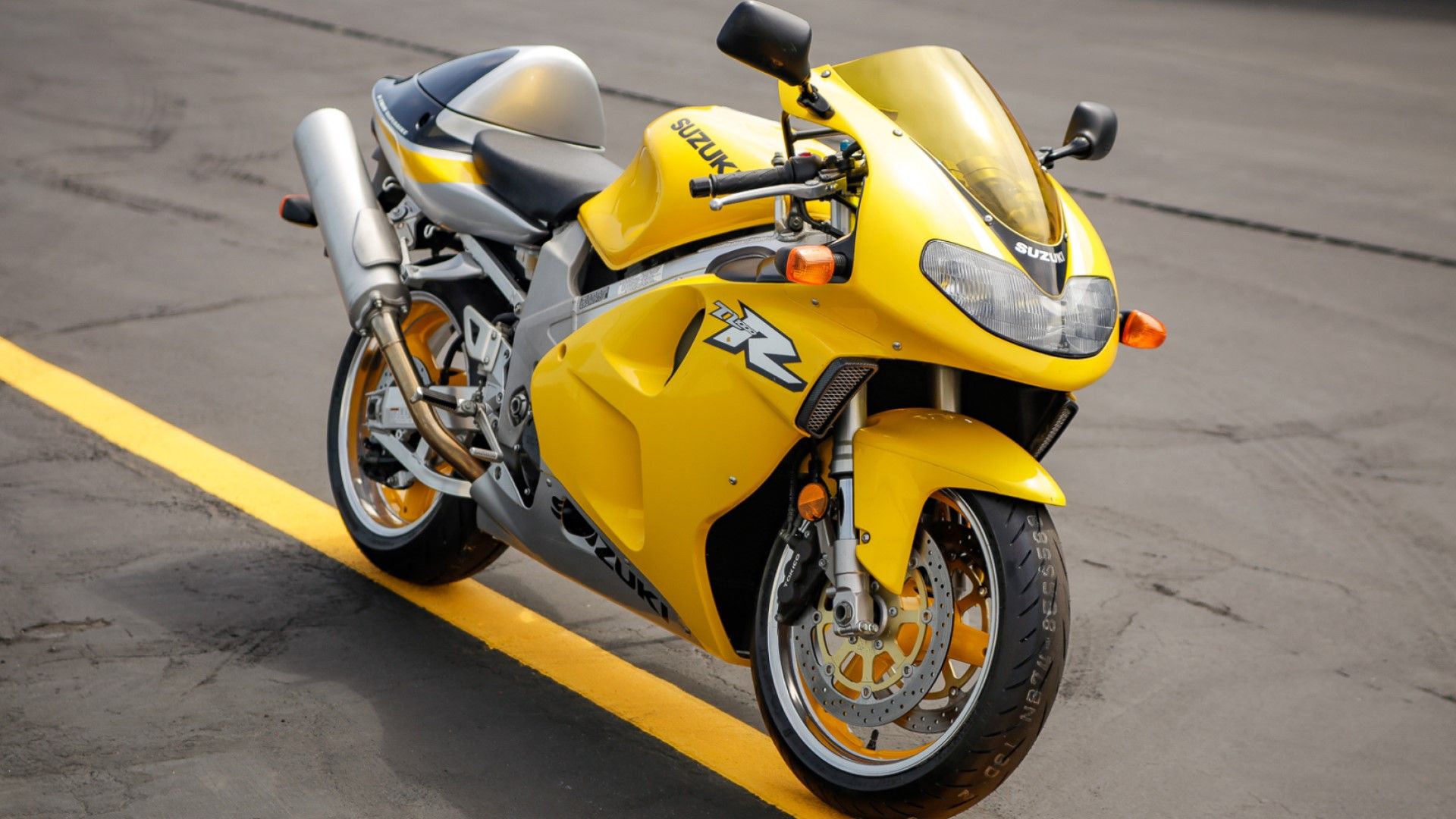 Why The Notorious Suzuki TL1000 Is An Impressive 90s Sport Bike
