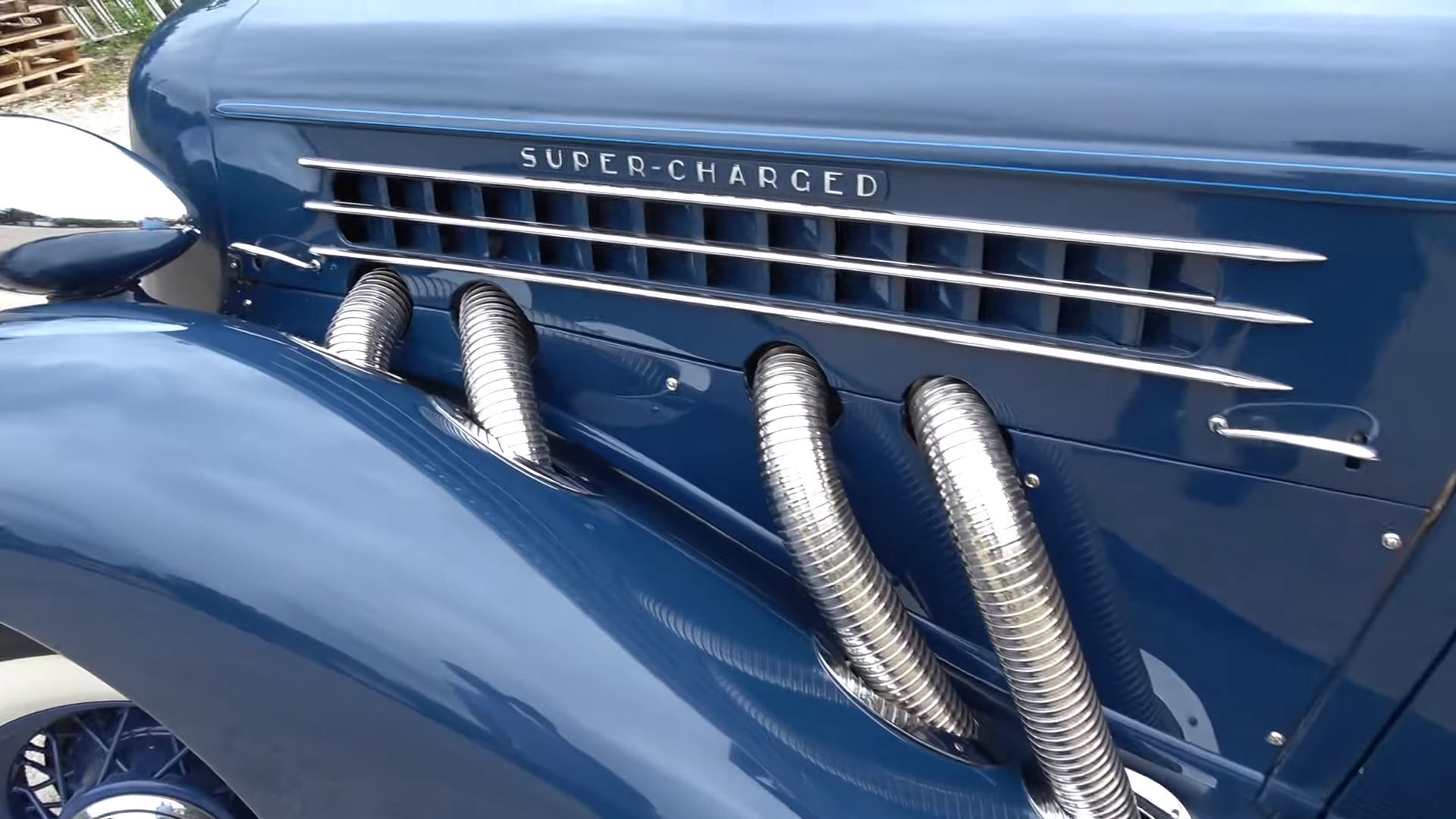 1936-auburn-825-supercharged-engine-bay-