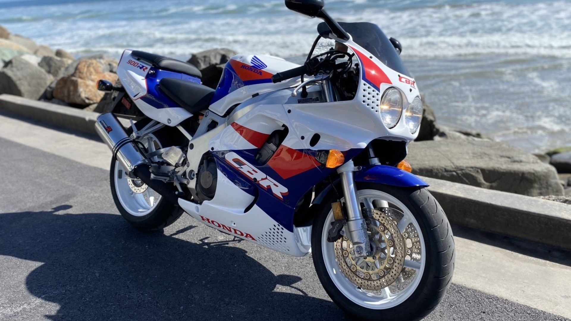Why The Forgotten Honda CBR900RR Was A Game-Changing Bike