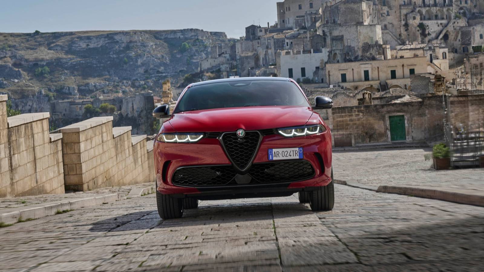 2024 Alfa Romeo Tonale: A Comprehensive Overview