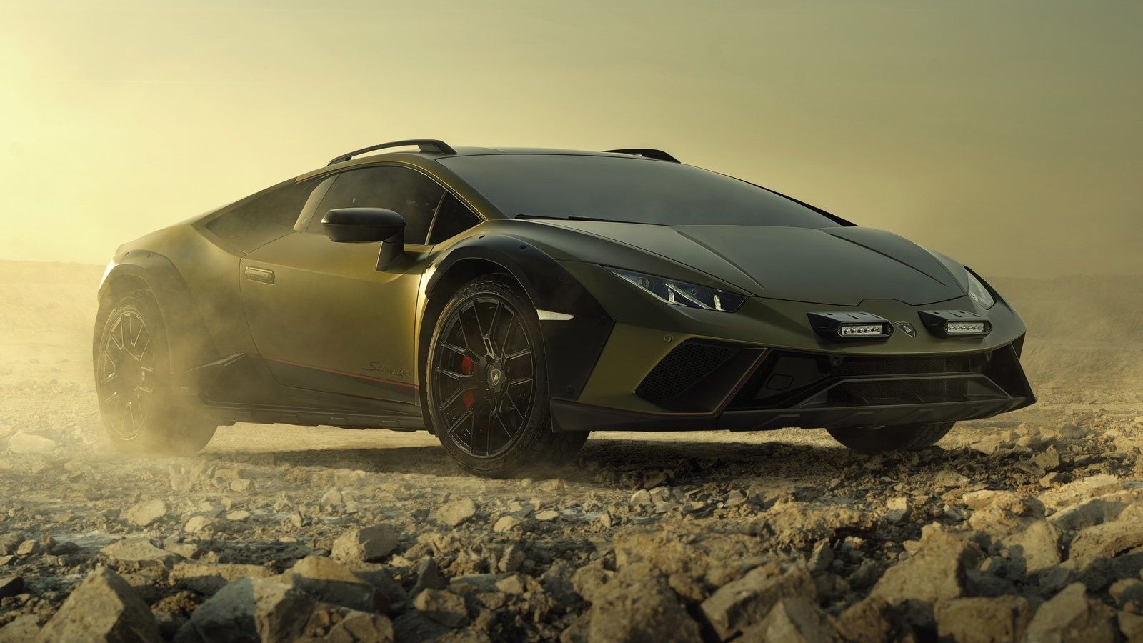 Watch a BMW M4 CS Race a Lamborghini Huracán – You Won’t Believe It