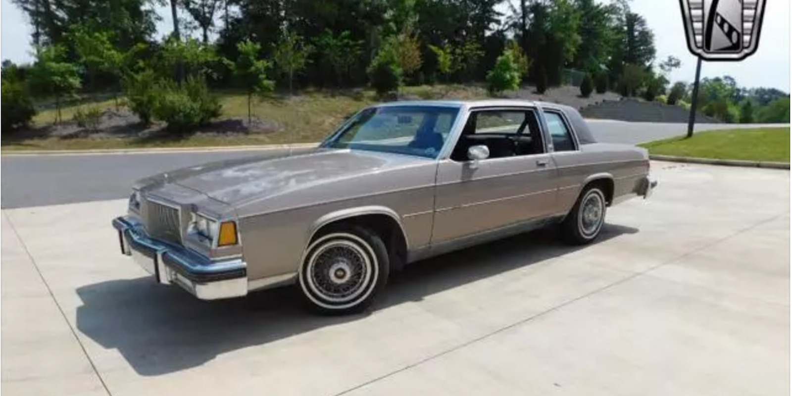 Marrom 1984 Buick LeSabre Limited 
