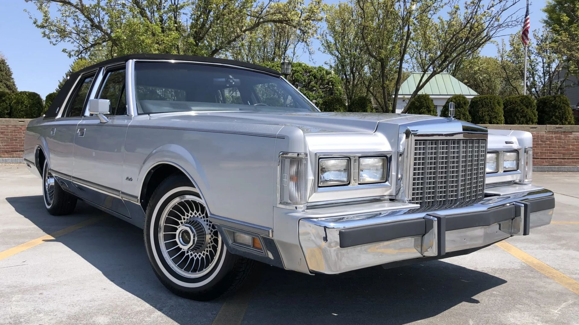 Foto 3/4 frontal do Lincoln Town Car 1985