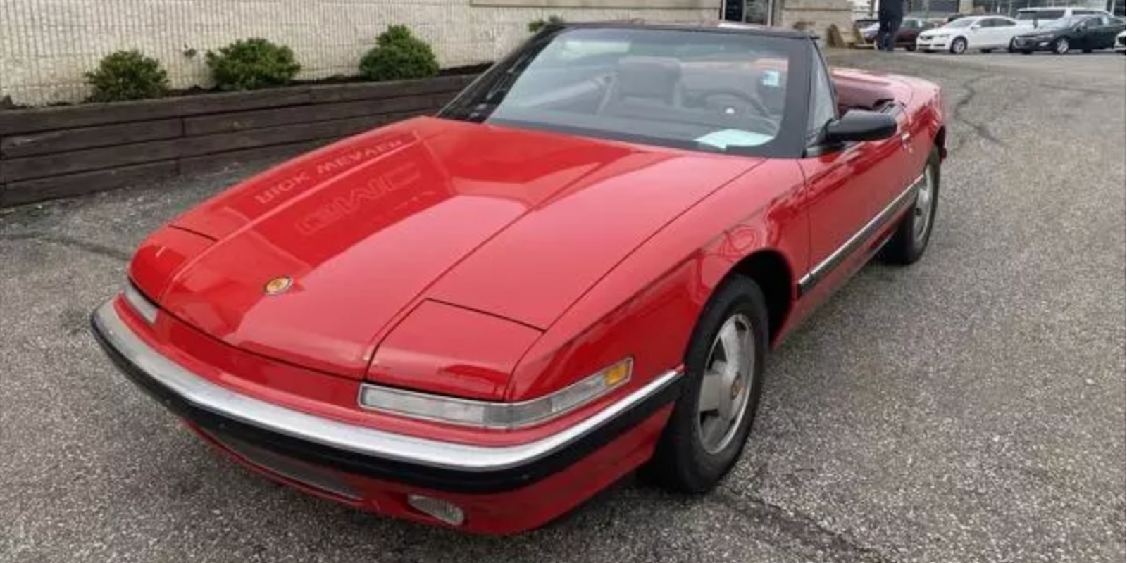 Base Buick Reatta vermelha 1990 